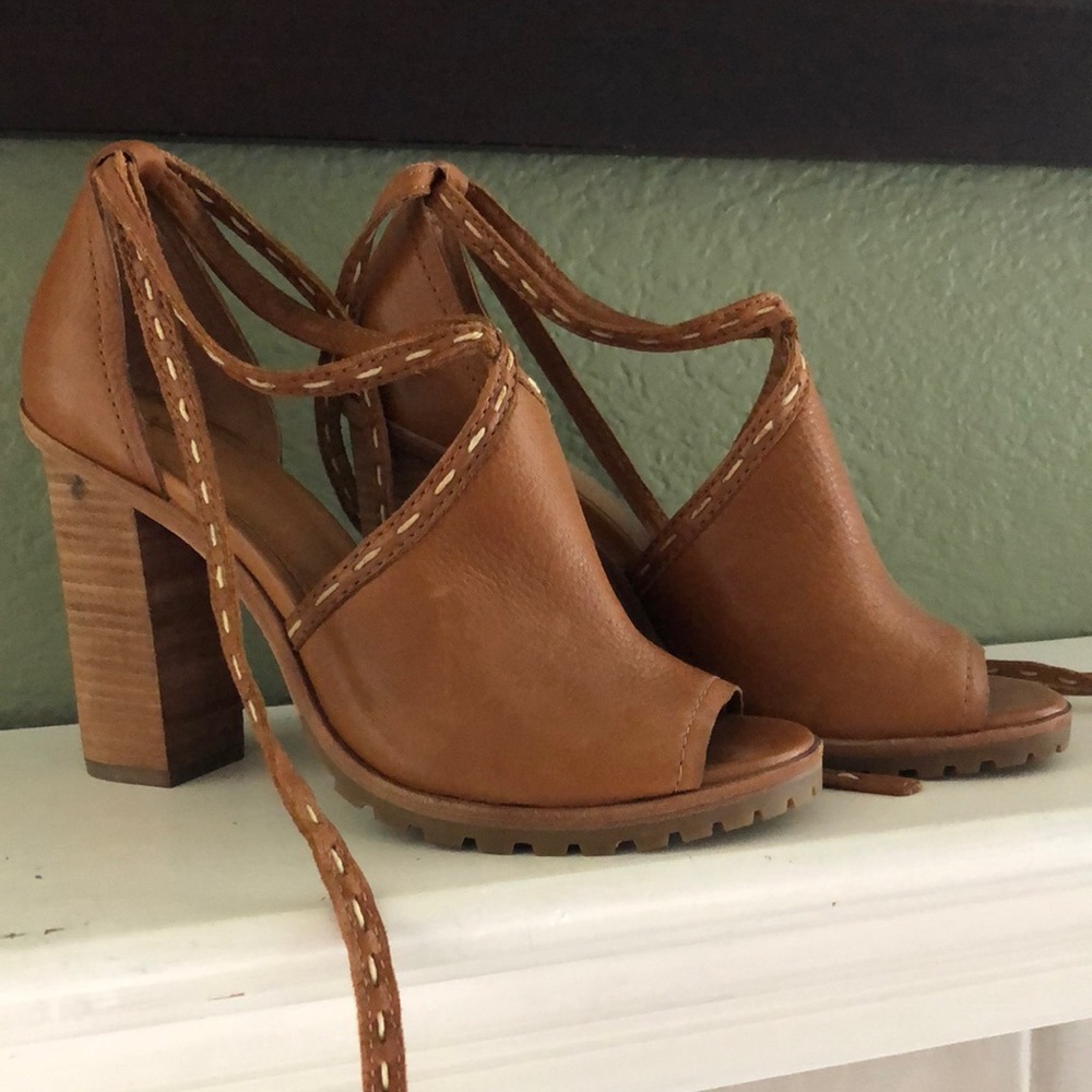 Frye Suzie Wraparound Sandal Size 7